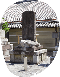 贔屓の石像
